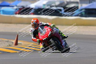 media/Oct-09-2022-SoCal Trackdays (Sun) [[95640aeeb6]]/Turn 2 (1110am)/